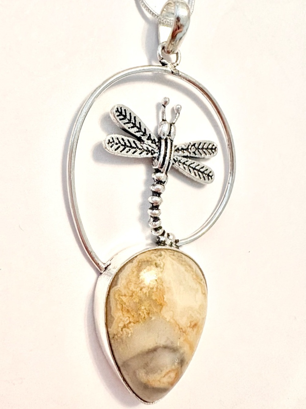 3 inch, Crazy Lace Agate, and Dragonfly, 925 marked pendant on a silver chain. - Picture 2 of 4